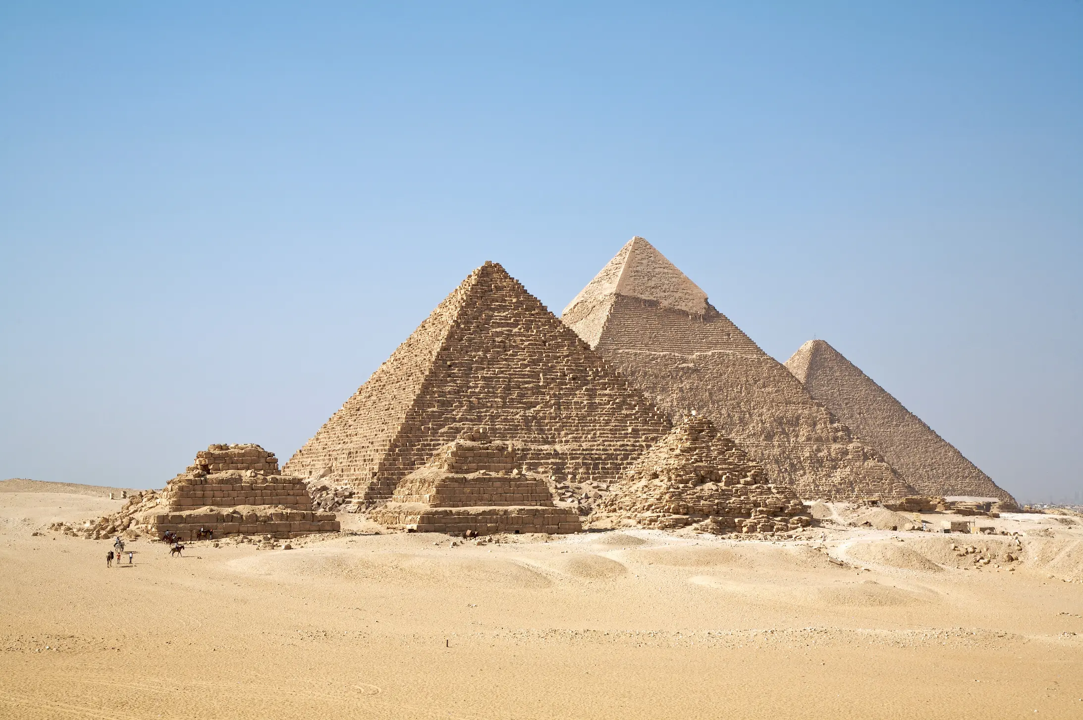 Cairo Day Trip by Bus – Pyramids, Sphinx & Museum